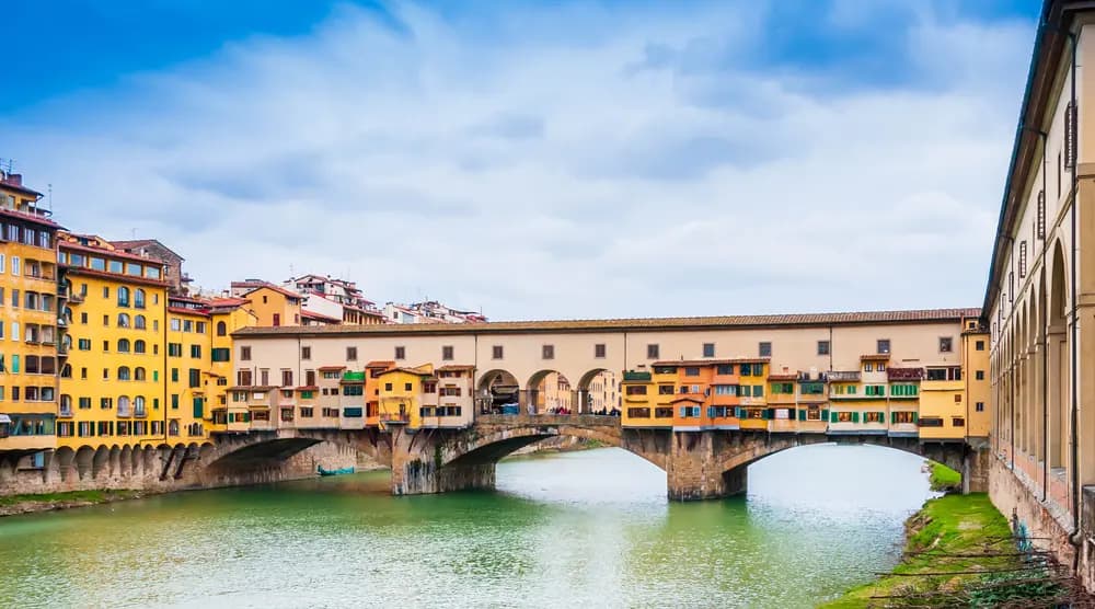 The Story Behind Ponte Vecchio and Its Famous Shops